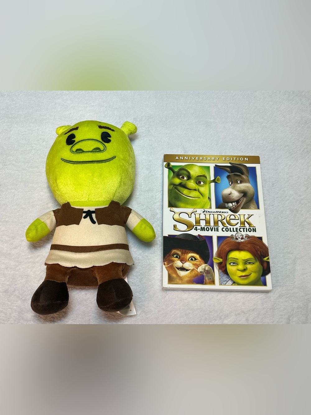 Shrek Anniversary Edition 4 Movie DVD Collection with Shrek Plushie - Picture 6 of 13